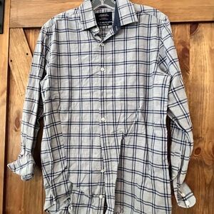 Men’s slim fit dress shirt